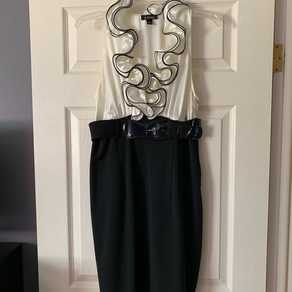 Formal/casual dress - Picture 2 of 4